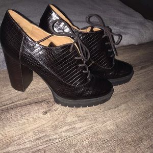 Nine West laced heel